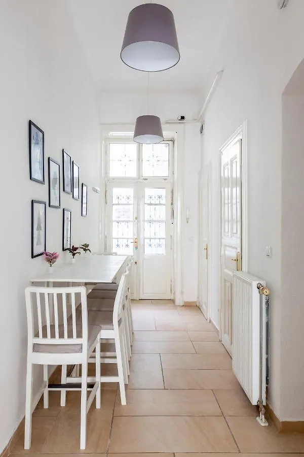 Apartment Deluxe Cozy Home In The Heart Of Budapest